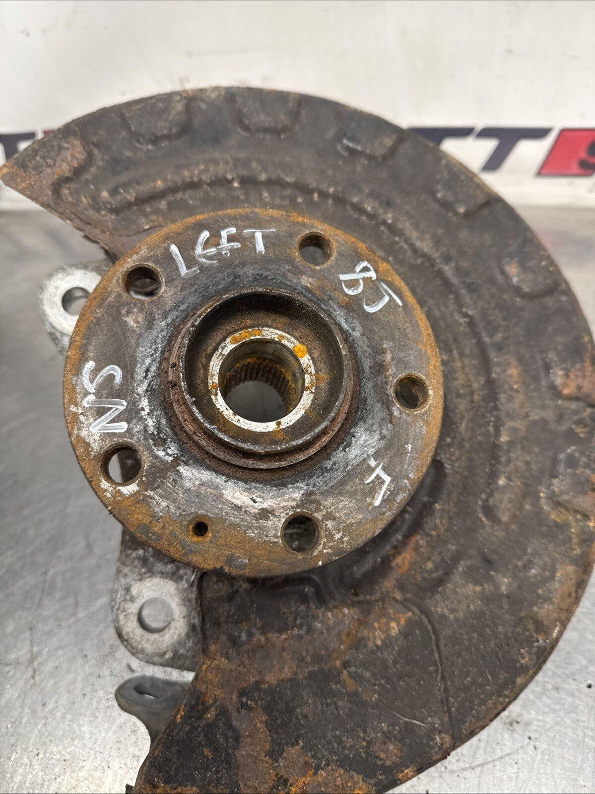 Audi TT 8J Mk2 NS Left Front Hub 8J0407253D