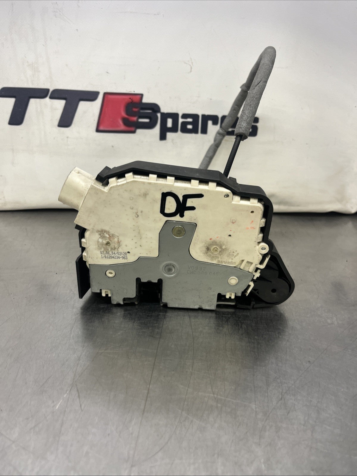 RANGE ROVER L322 OFF SIDE FRONT DRIVERS DOOR LOCK CWC500040 (b29