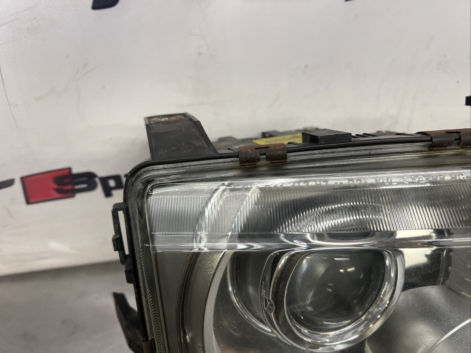 Headlight Xenon Range Rover L322 Driver Side Pre Facelift XBC001321 Ref KE53