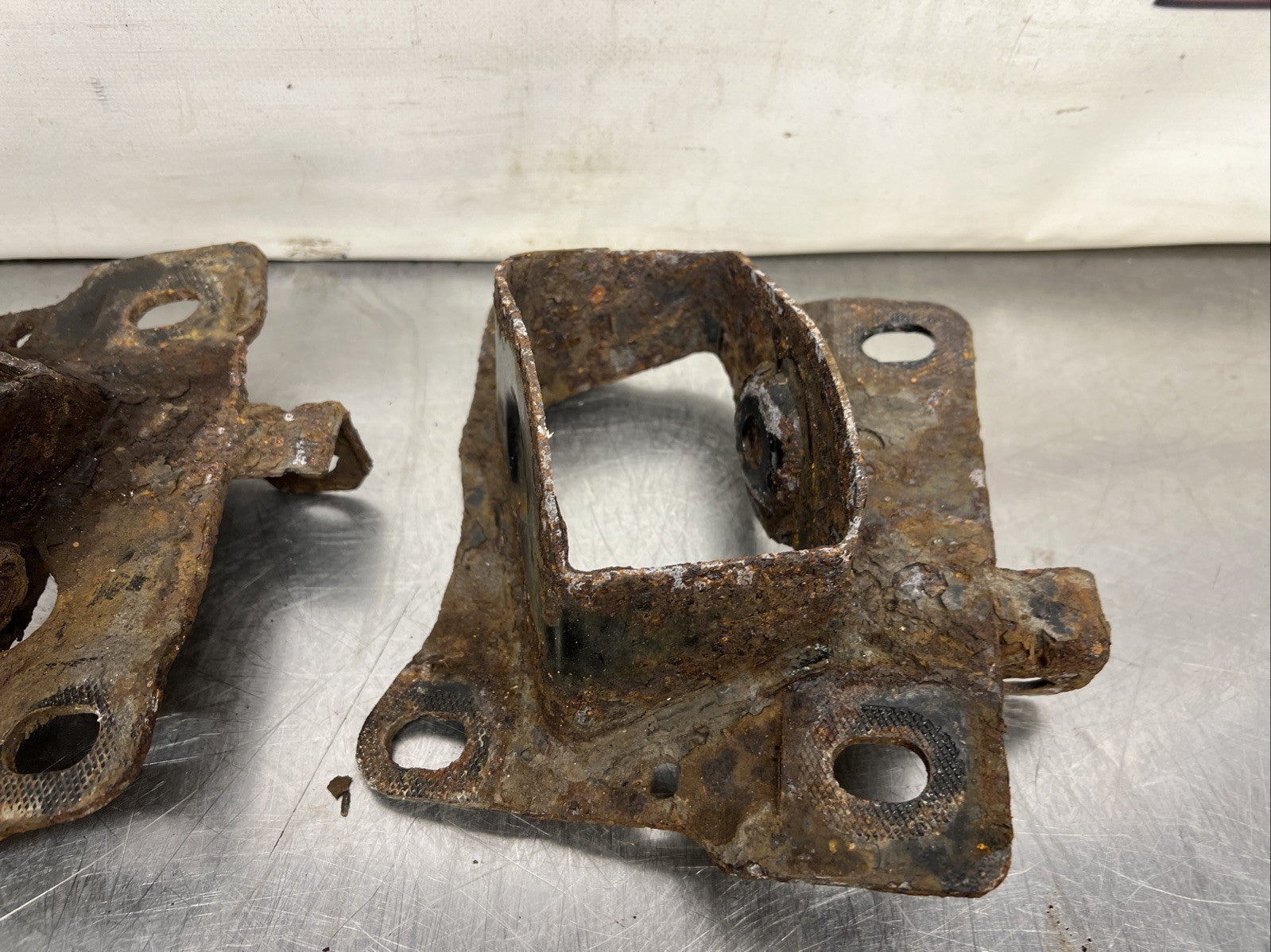 Audi TT 8N Mk1 Rear Set  Trailing Arm Suspension Mount Brackets 1J0505092J