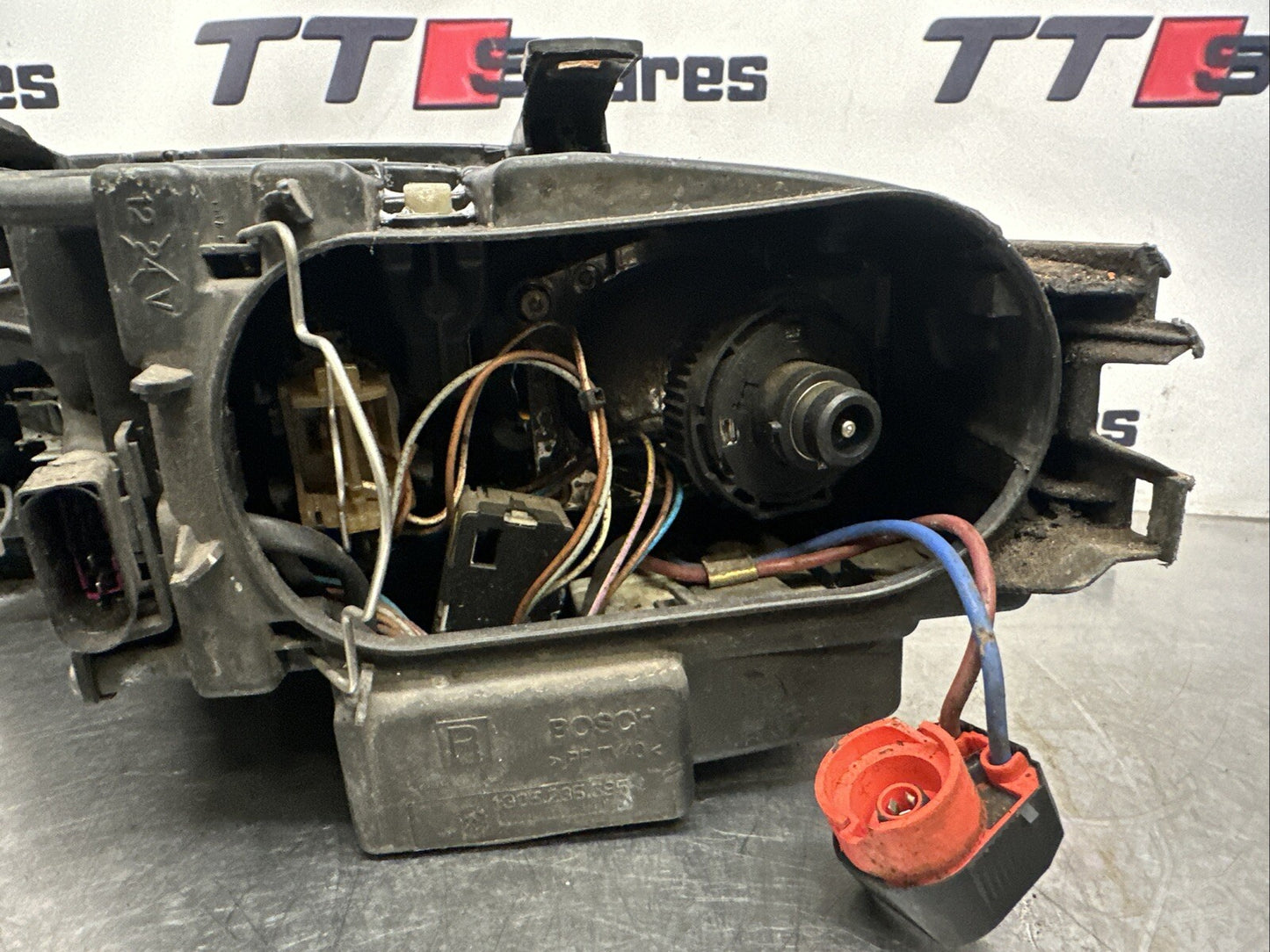 AUDI TT 99-06 DRIVER SIDE RIGHT HEADLIGHT - SPARES