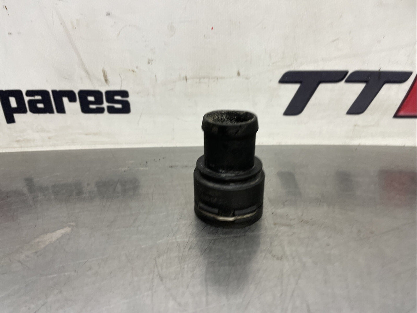 Audi Q5 8R Coolant Pipe Hose Radiator Quick Connector Genuine 3B0122291C
