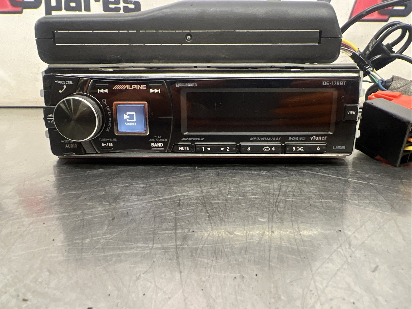 Alpine IDE-178BT vTuner Ready USB/Bluetooth® Built in 4V Tuneit App Compatible