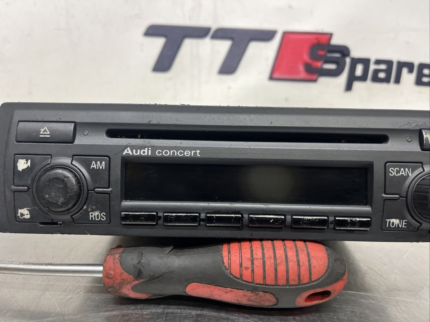 Audi TT 8n Mk1 .A2 Concert CD Player Radio . BUTTON WEAR non Bose, + Code