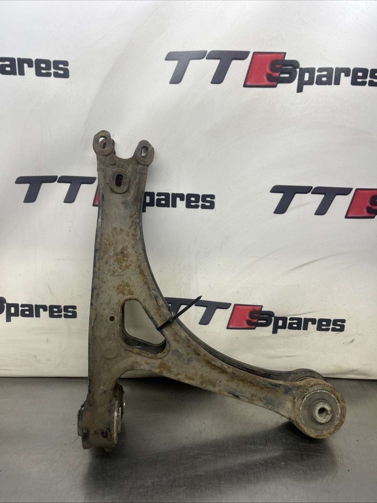 AUDI TT MK1 8N FRONT CAST LOWER ARMS WISHBONES 8N0407165 8NO407166 NON GENUINE
