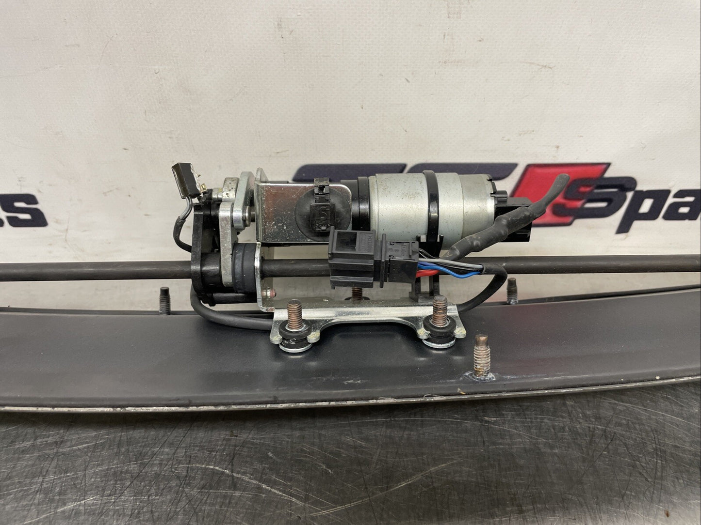 Audi TTRS 8J Tailgate Boot Electric Spoiler Motor 8J0827948C