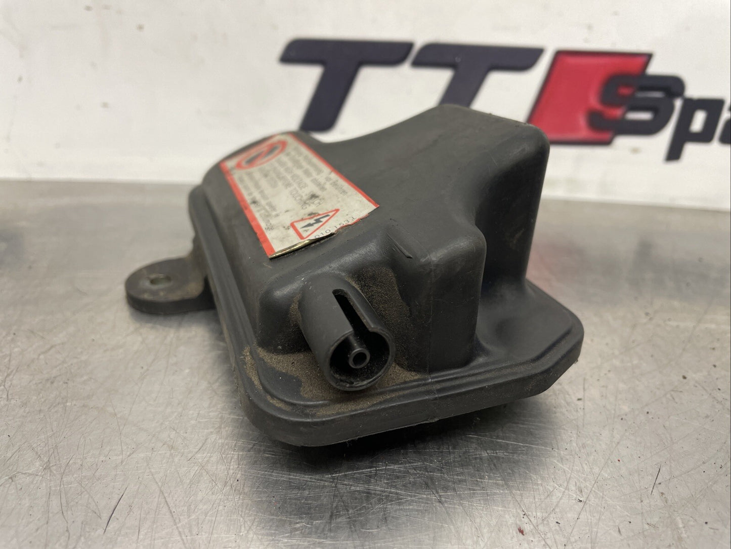 Audi TT S3 Leon Cupra R 1998-2006 Air Vacum Cannister Reservoir 06A131541