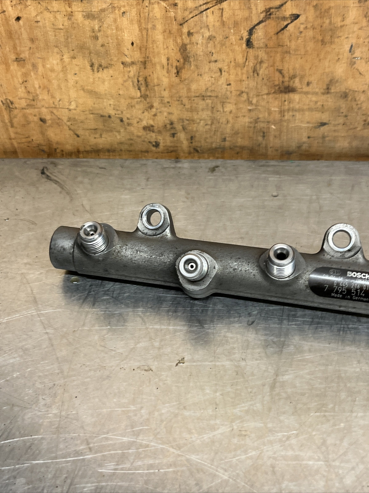 BMW E70 X5 3.0D Fuel Injection Rail 7795514 03