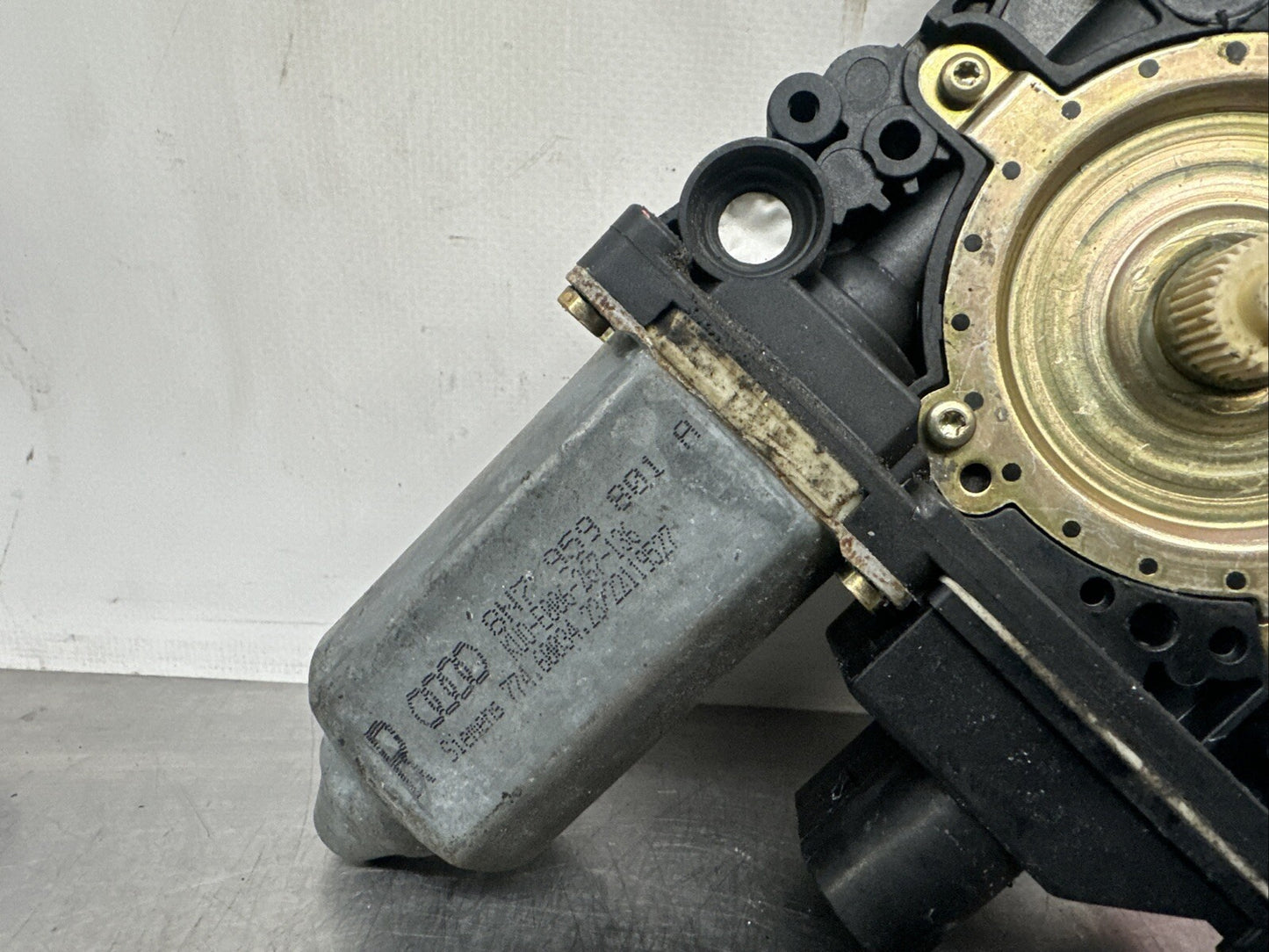 Audi TT MK1 8N Roadster Left Passenger Nearside Electric Window Motor 8N7959801A