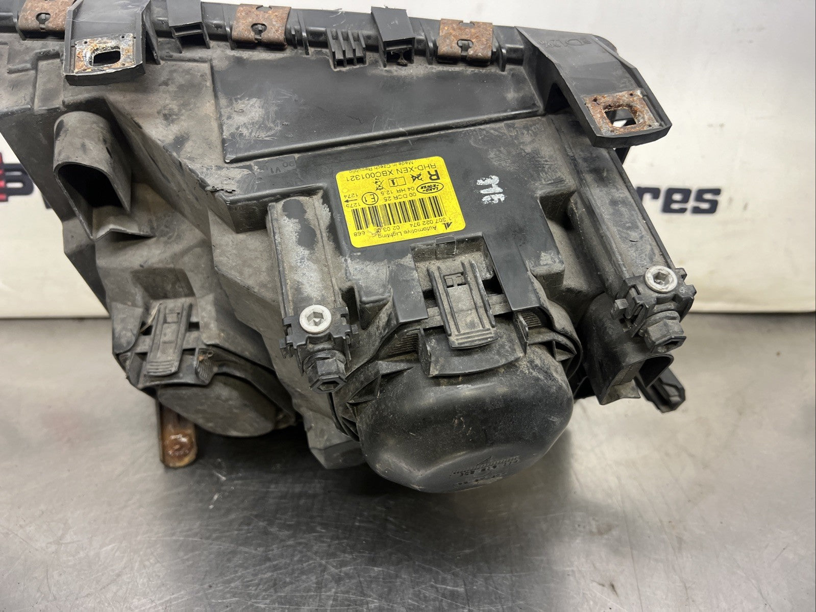 Headlight Xenon Range Rover L322 Driver Side Pre Facelift XBC001321 Ref KE53