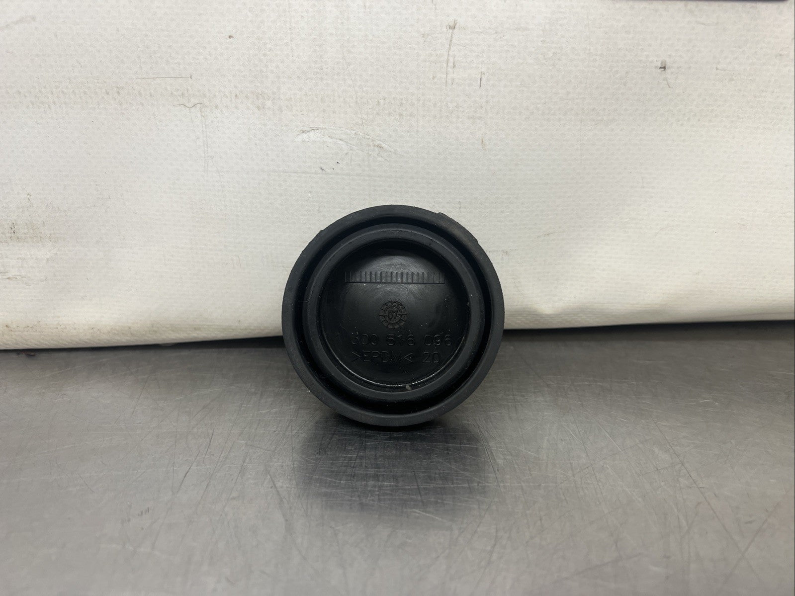AUDI TT MK2 8J HEADLIGHT DUST COVER CAP LID 2007 1300516096