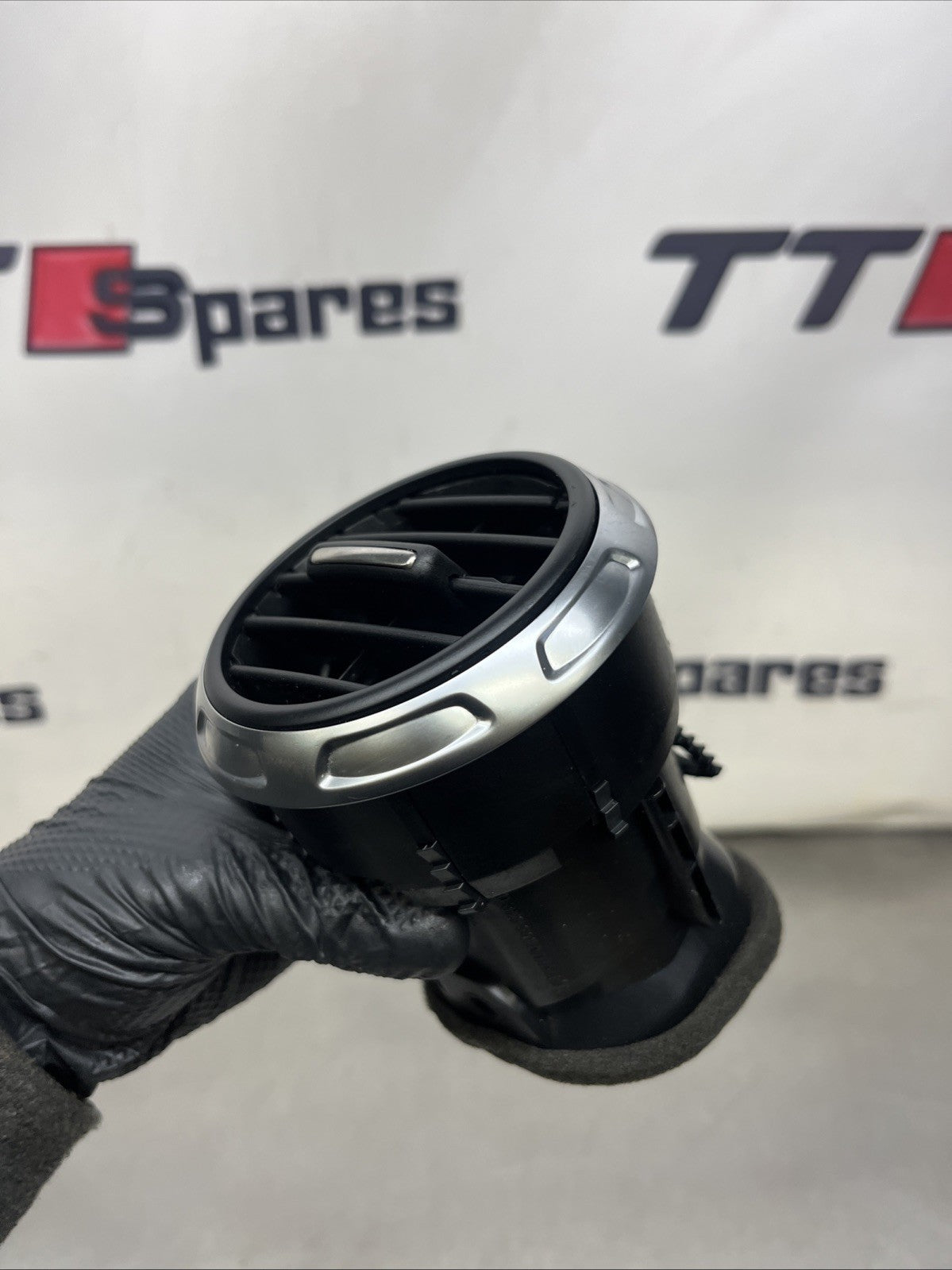 Audi TT 8J Mk2 Dashboard Air Vent With Aluminium Bezel 8J0820901D #1460