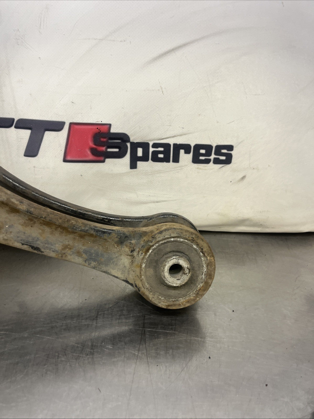AUDI TT MK1 8N FRONT CAST LOWER ARMS WISHBONES 8N0407165 8NO407166 NON GENUINE