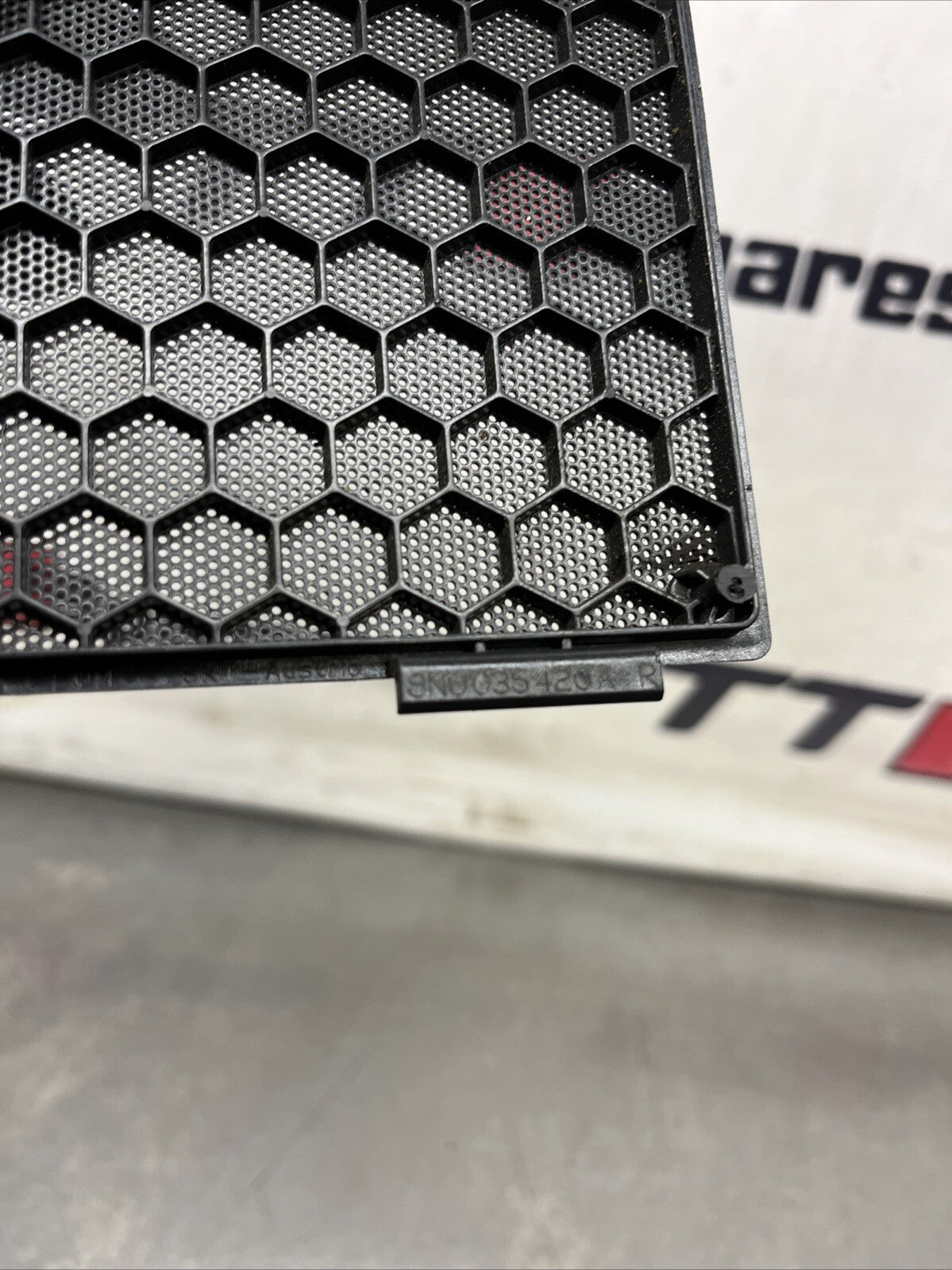 Audi TT 8N MK1 Right Offside O/s Bose Speaker Grill Cover 8N0035420A BLACK