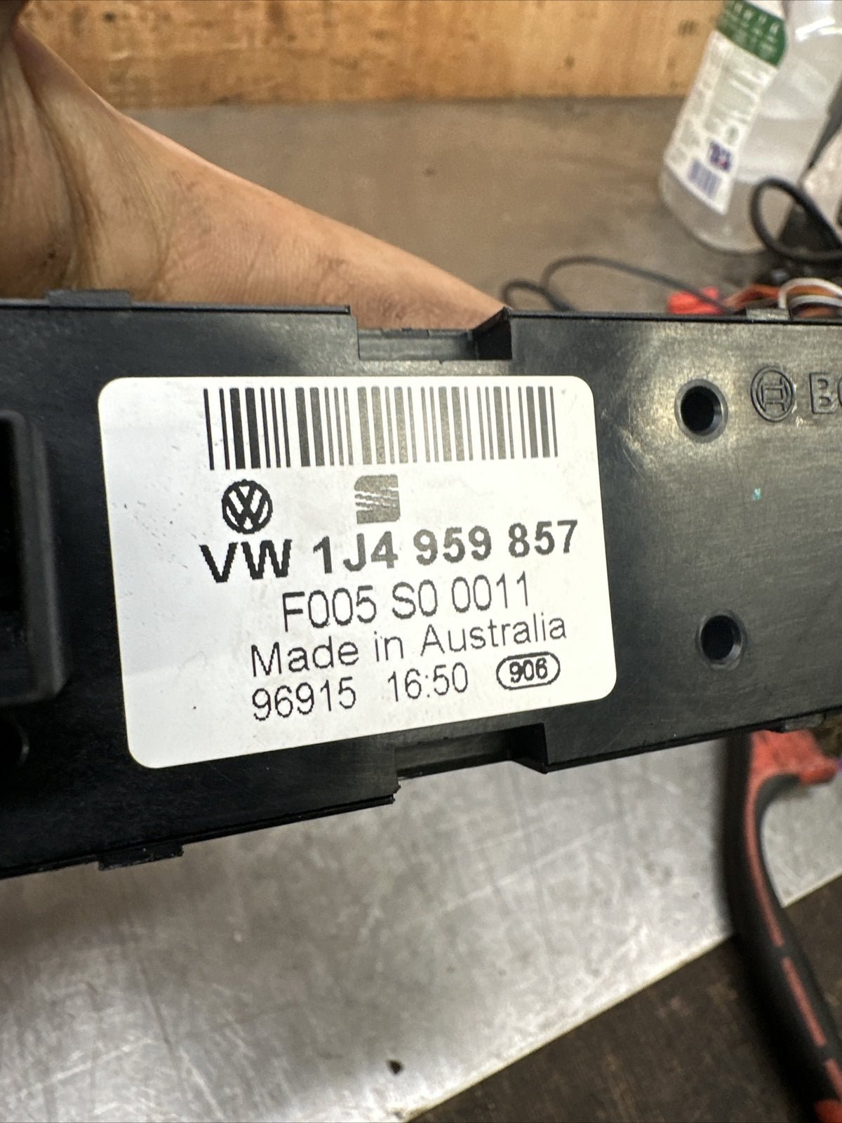 2003 VOLKSWAGEN GOLF MK4 DRIVER SIDE WINDOW CONTROL SWITCH 1J4959857B