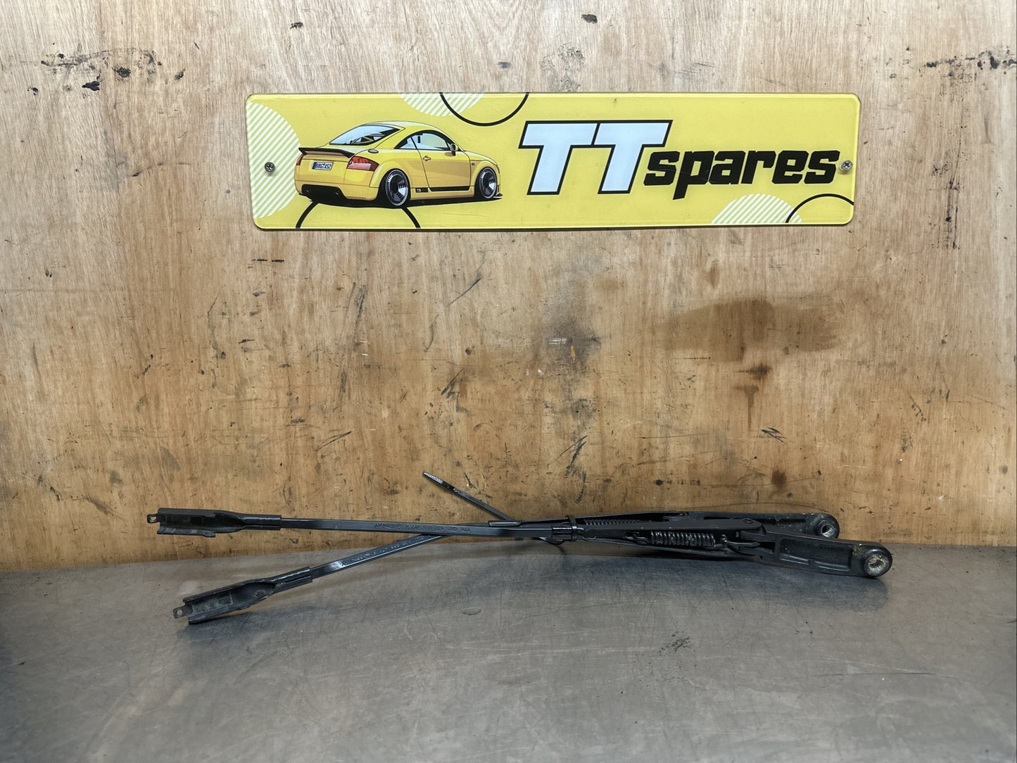 AUDI TT 8J MK2 2010 FRONT WINDSCREEN WIPER ARMS PAIR 8J2955407A