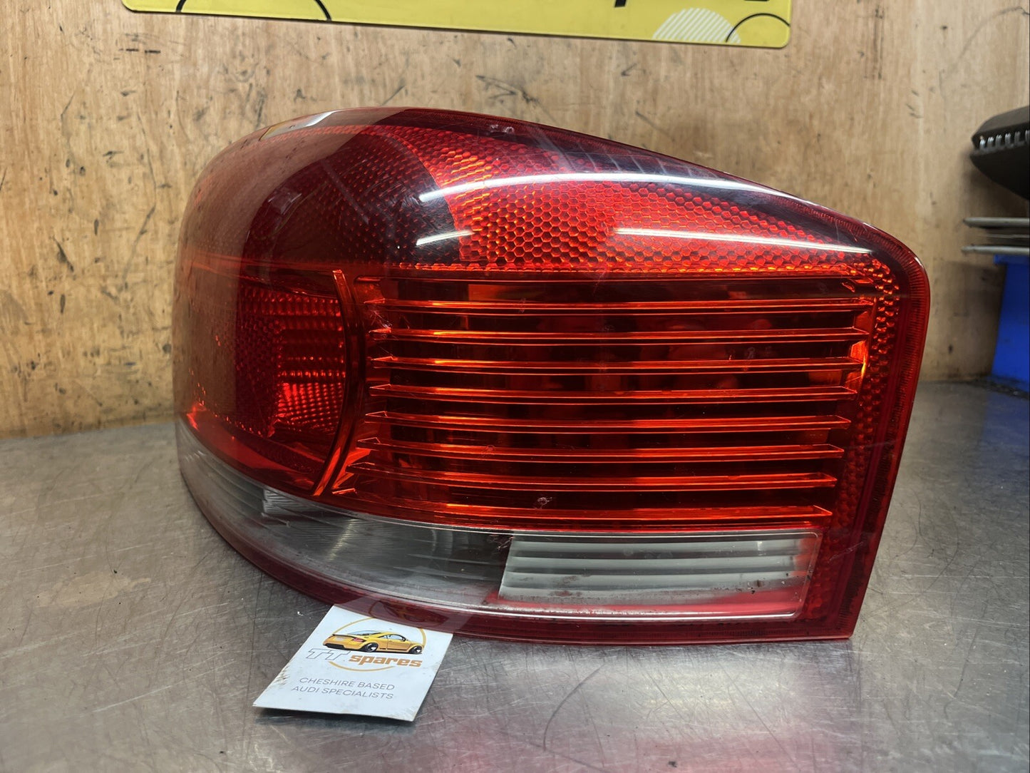 2004 AUDI A3 DRIVER REAR RIGHT SIDE TAIL LIGHT 8P0945096A
