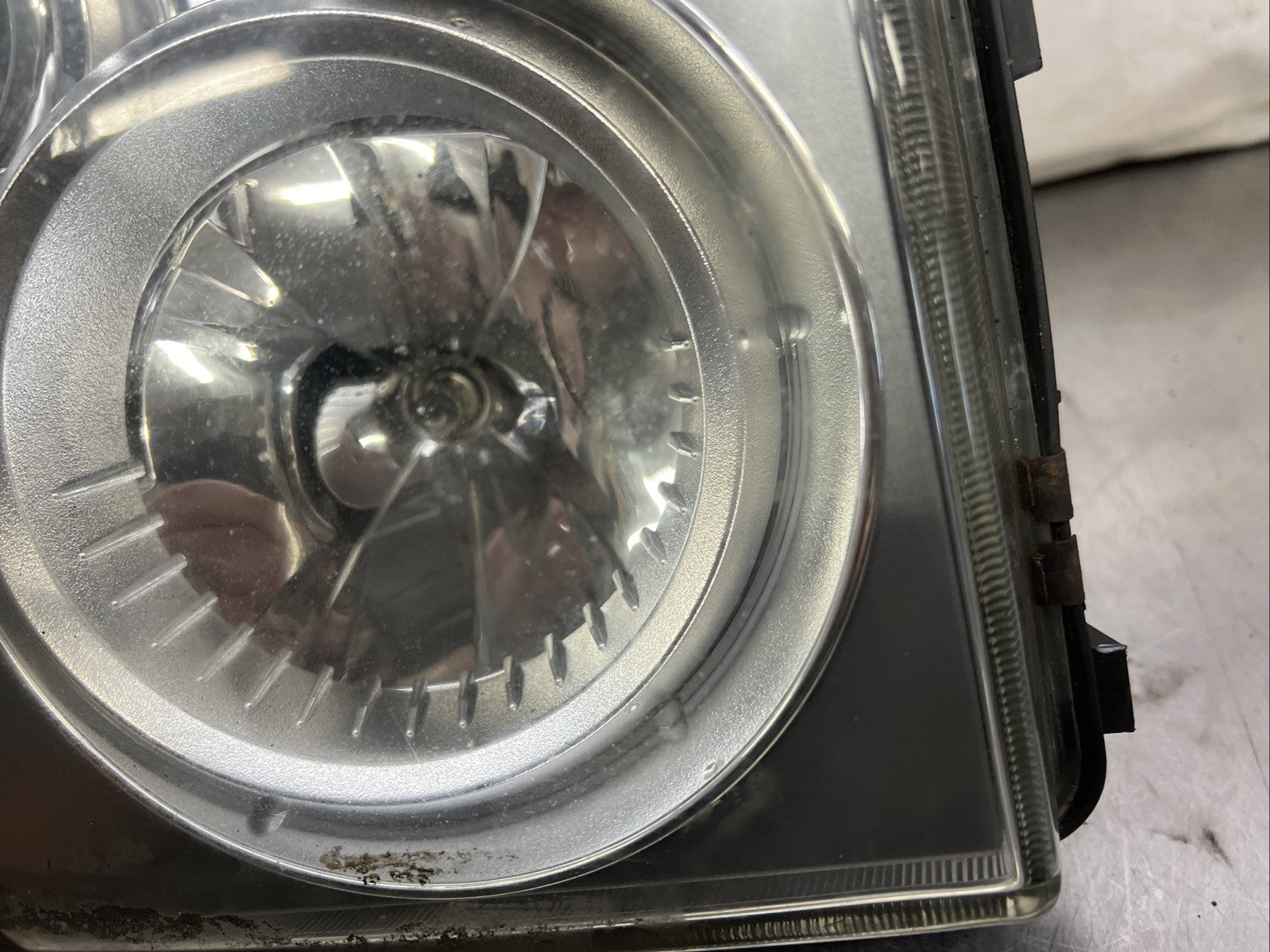 Headlight Xenon Range Rover L322 Driver Side Pre Facelift XBC001321 Ref KE53