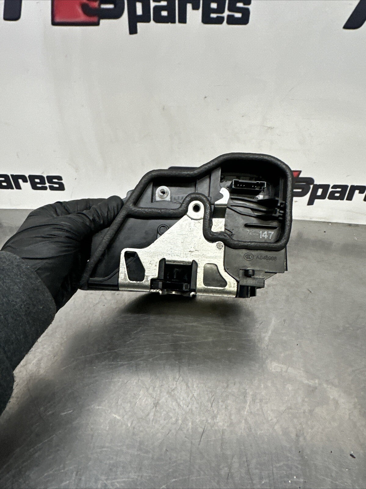 BMW X5 DOOR LOCK MECHANISM REAR LEFT PASSENGER SIDE 7202147 E70 2007 - 2009