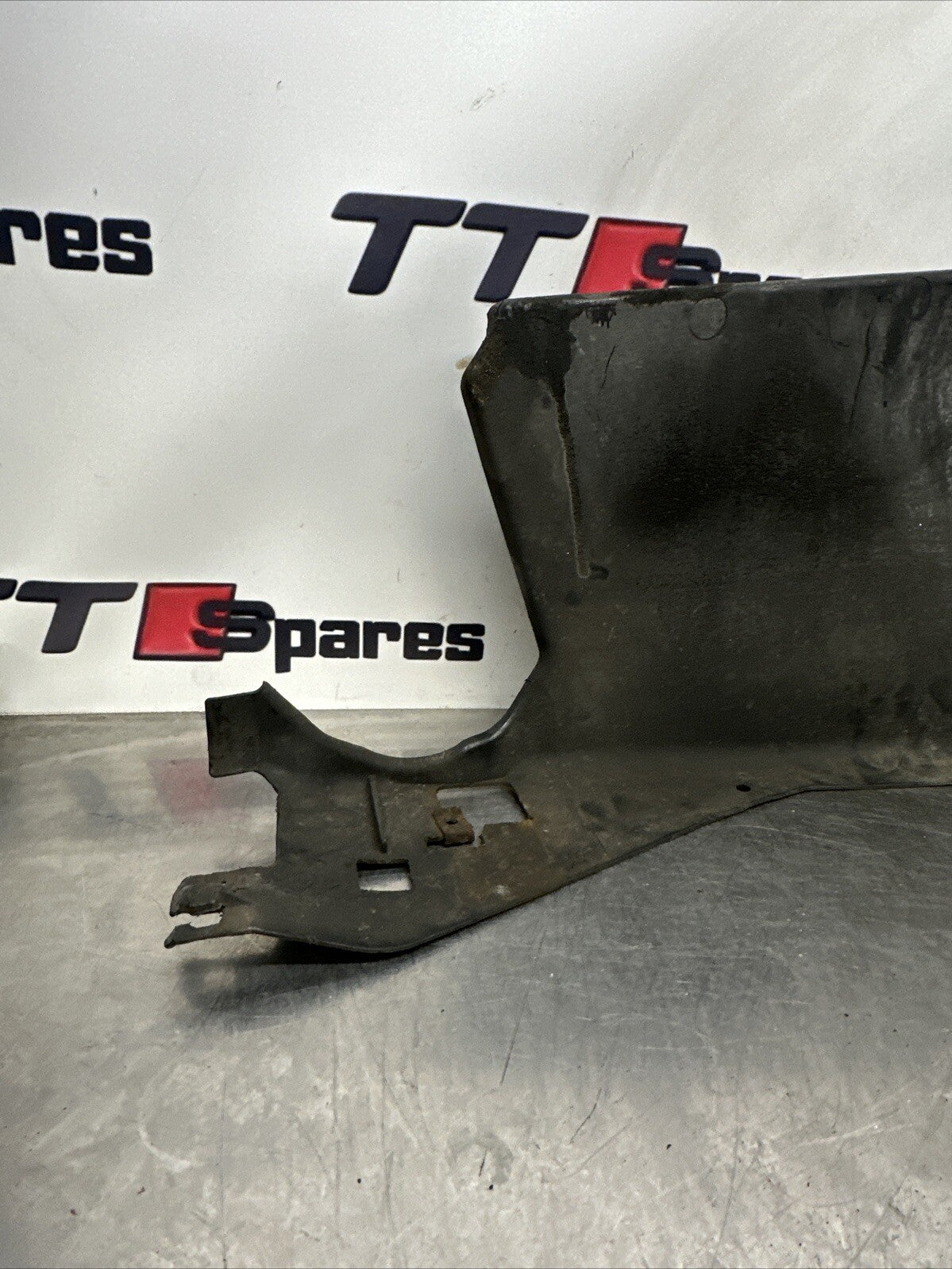 Audi TT 8N MK1 3.2 V6 DSG Offside Right Splash Guard Undertray Mount 8N0825250H