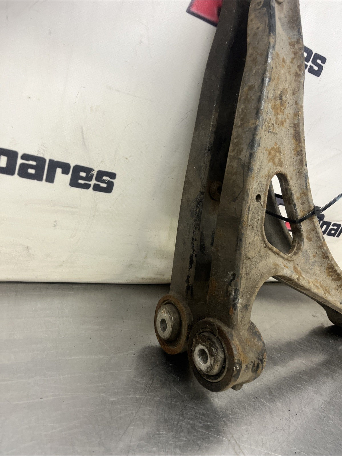 AUDI TT MK1 8N FRONT CAST LOWER ARMS WISHBONES 8N0407165 8NO407166 NON GENUINE