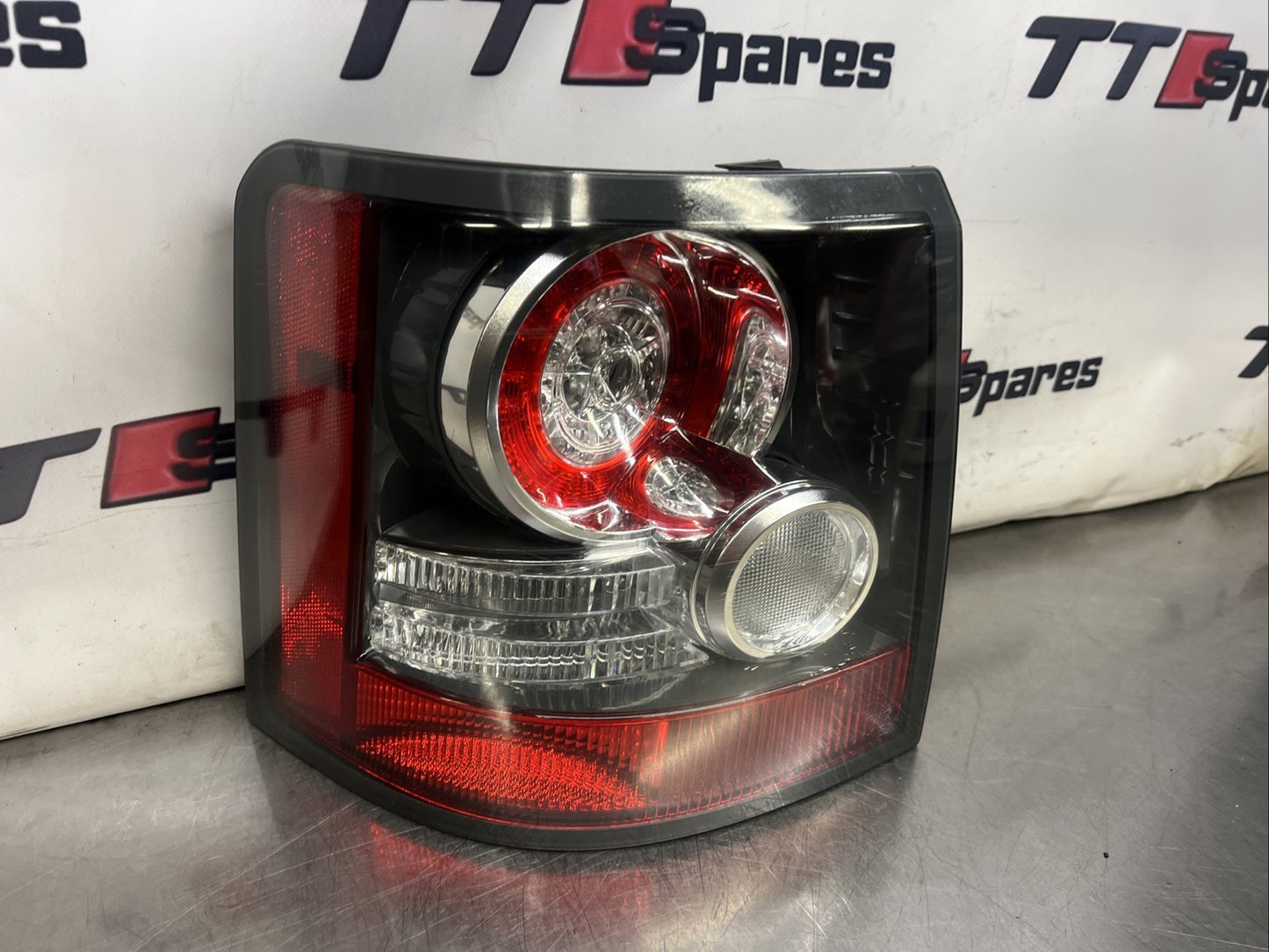 RANGE ROVER SPORT LIGHT OUTER REAR LEFT PASSENGER SIDE L320 2005 - 2009