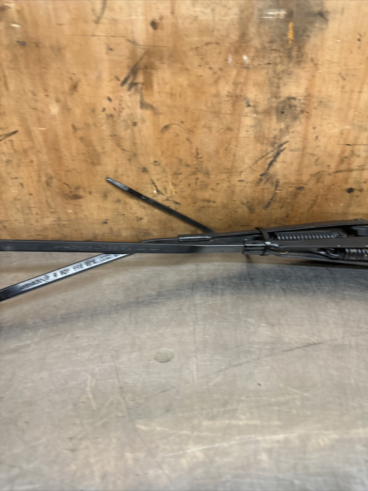 AUDI TT 8J MK2 2010 FRONT WINDSCREEN WIPER ARMS PAIR 8J2955407A
