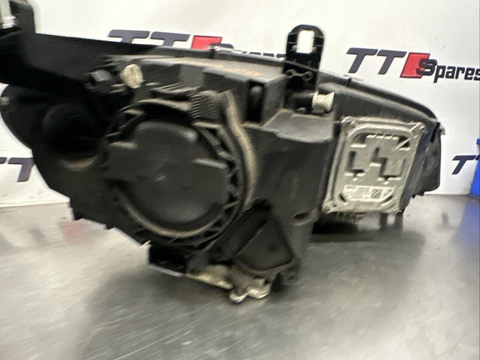 BMW X5 SERIES E70 FRONT LEFT PASSENGER NEAR SIDE XENON HEADLIGHT 7221893
