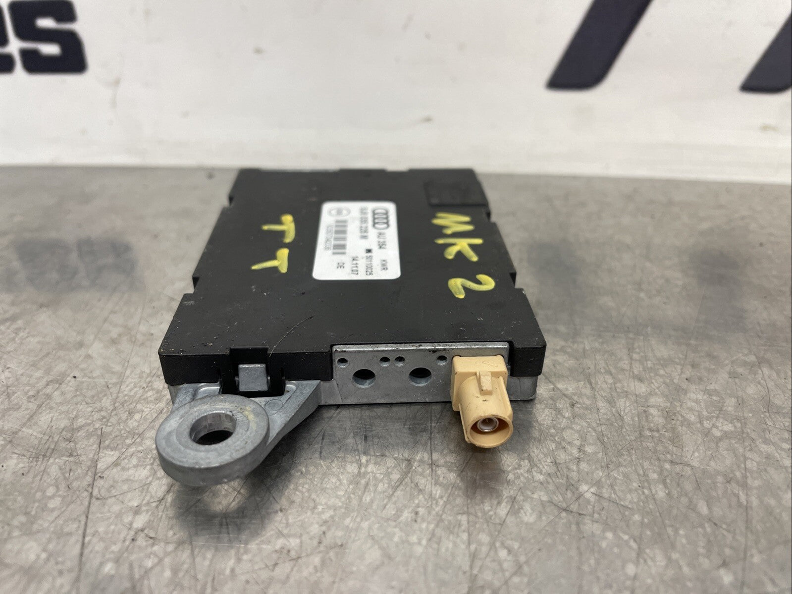 AUDI TT 8J MK2 2006-14 AERIAL ANTENNA AMPLIFIER BOOSTER 8J8035225M