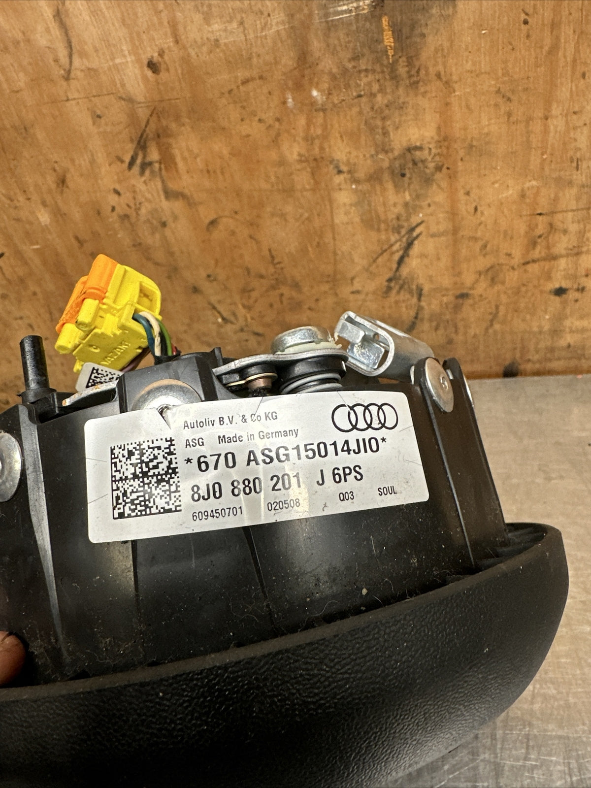 AUDI TT TTS R8 S3 8J STEERING WHEEL CENTRE 8J0880201J