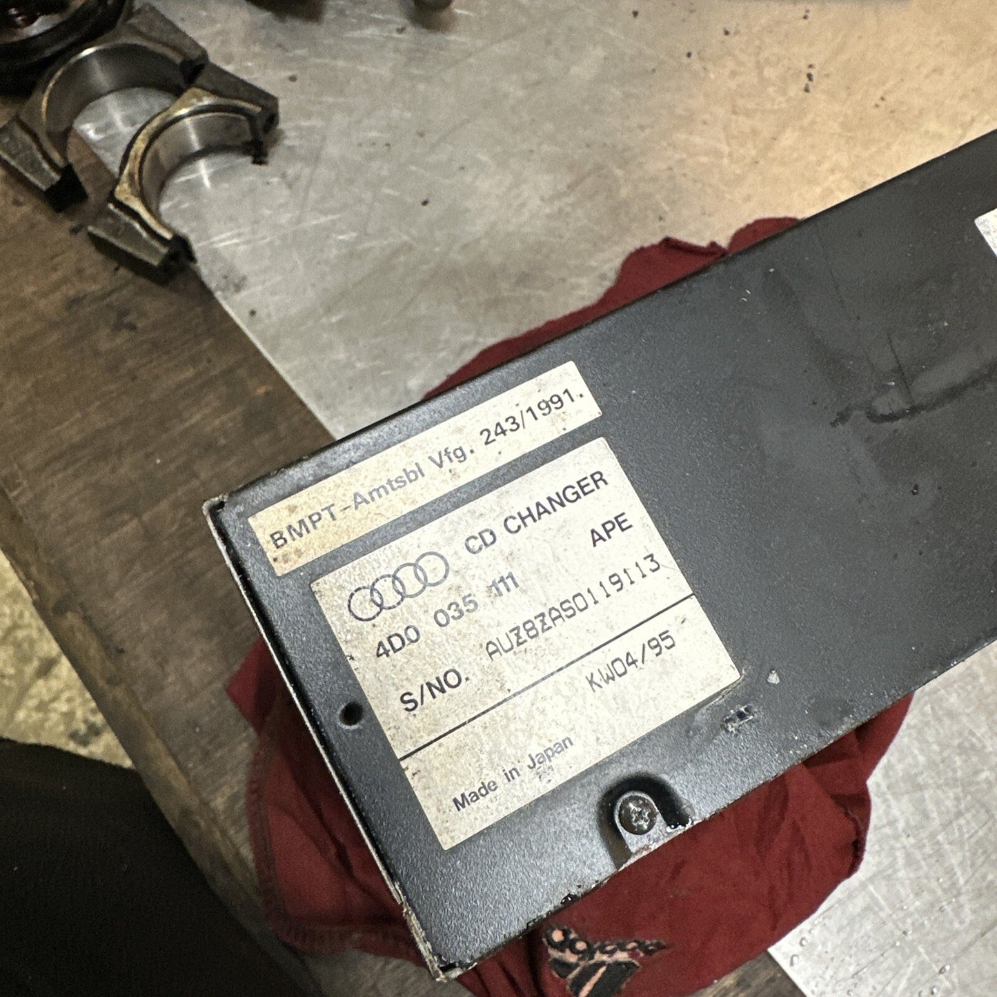 4D0035111B 1167432 Audi A8 D2 CD CHANGER WITH MAGAZINE Matsushita