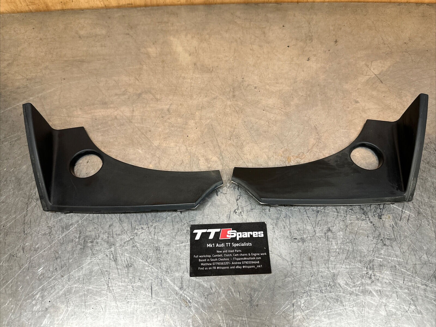 AUDI TT MK1 REAR LIGHT TRIMS / COVER TOPS (PAIR) 8N0807533 8N0807534 98-06 TT 8N