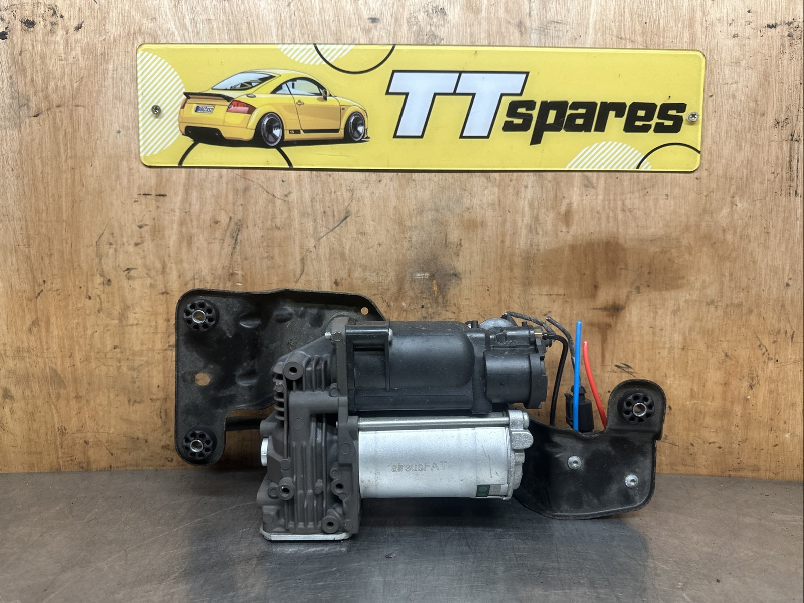 BMW EX5 E70 AIR RIDE SUSPENSION PUMP MODULE COMPRESSOR  6775479-02  6775479-02