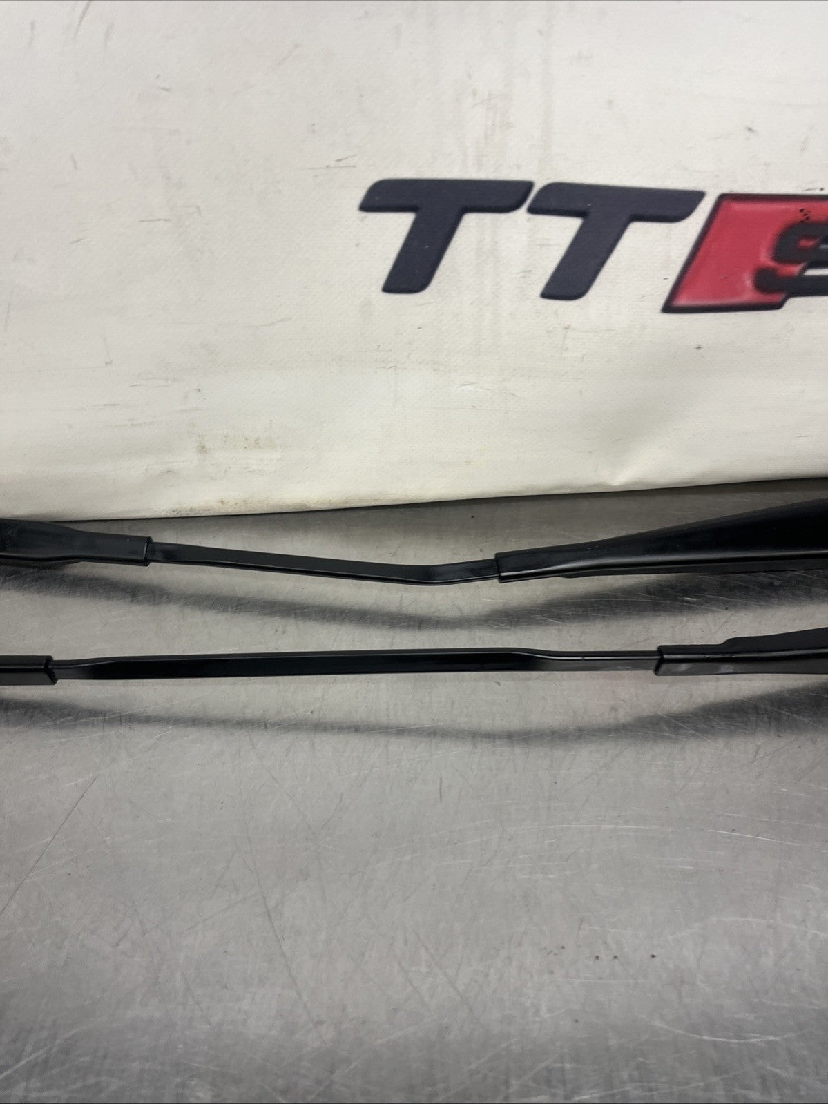 Audi TT 8J Mk2 Pair of Windscreen Wiper Arms 8J2955408B