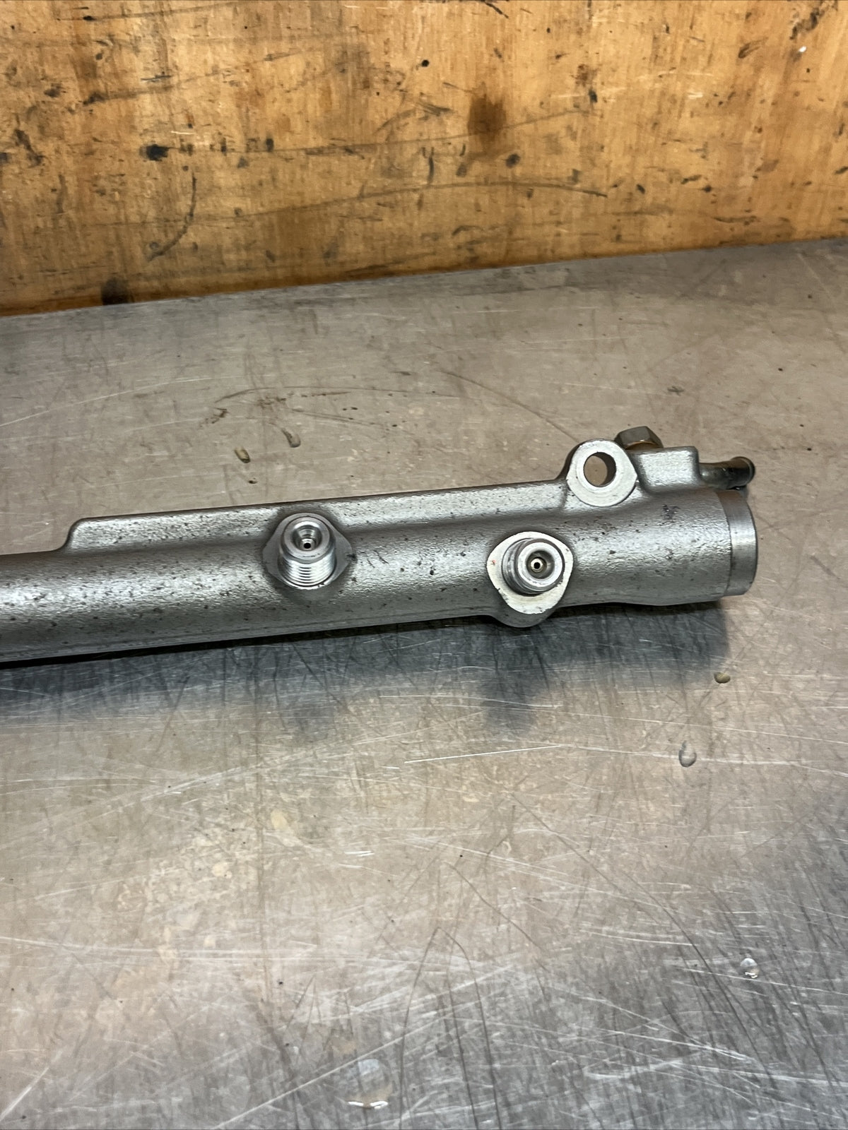 BMW E70 X5 3.0D Fuel Injection Rail 7795514 03