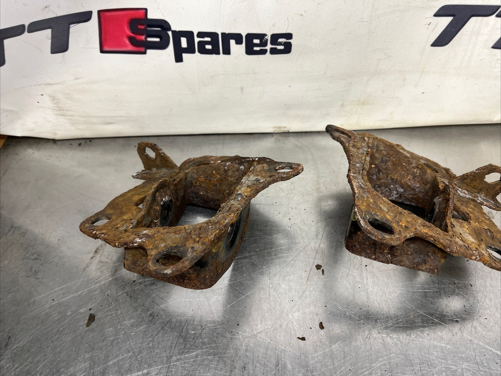 Audi TT 8N Mk1 Rear Set  Trailing Arm Suspension Mount Brackets 1J0505092J