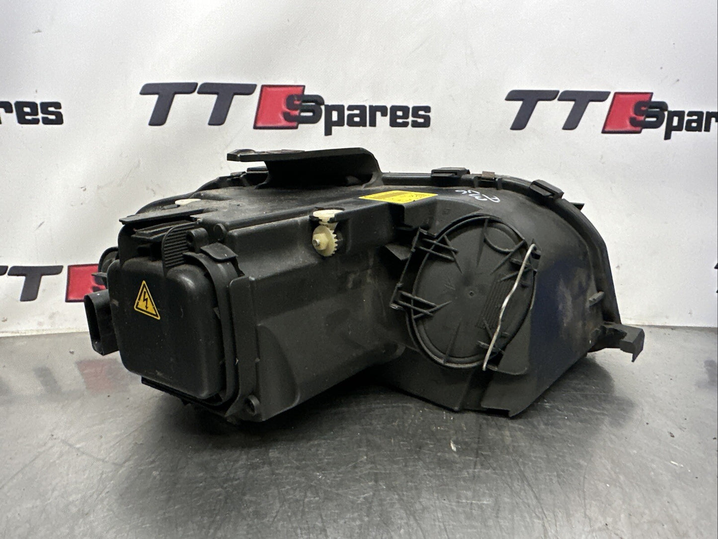 2004 AUDI A3 8P S3 /3.2V6 N/S PASSENGERS XENON HEADLIGHT 8P0941003E #968