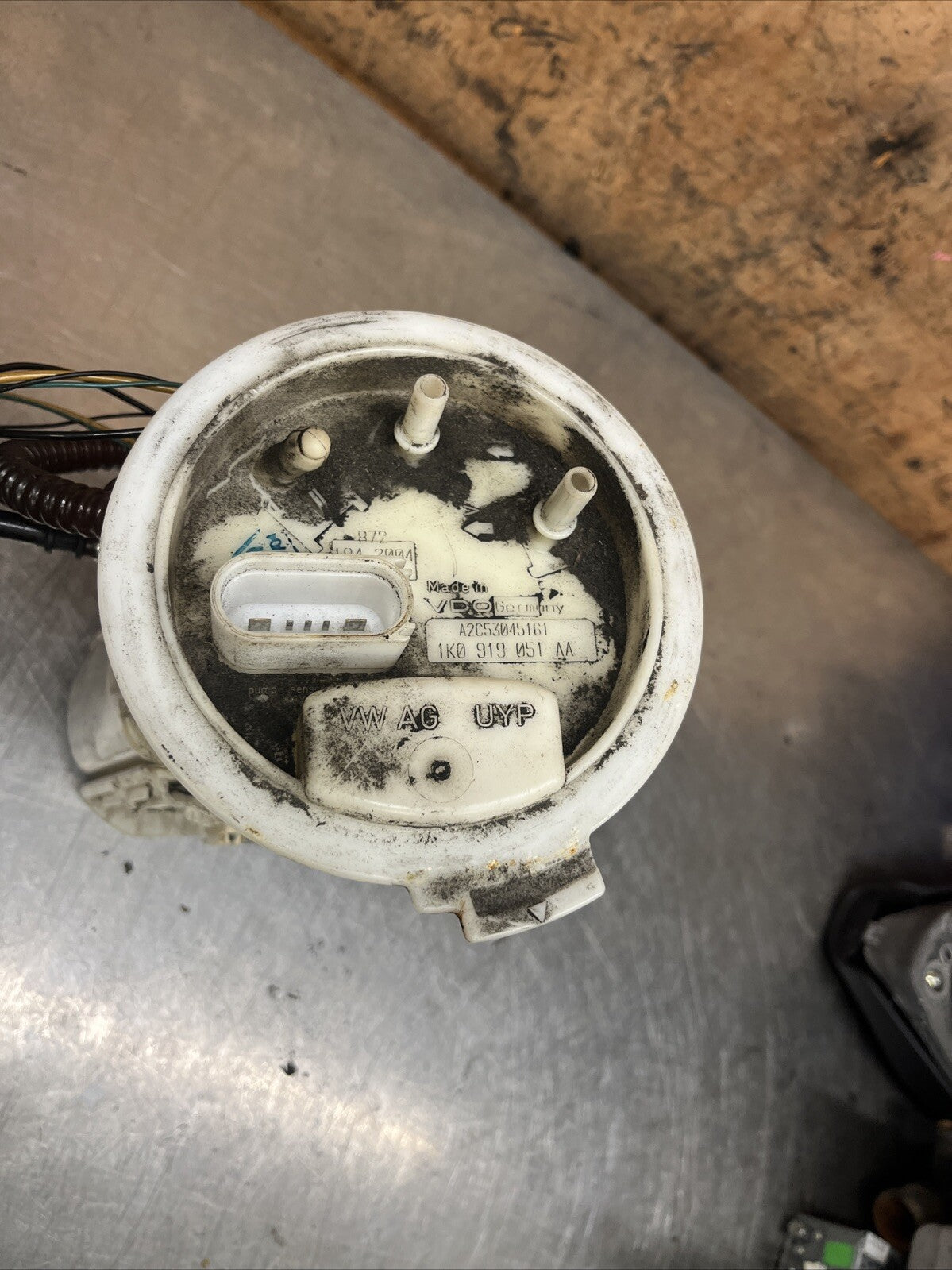 05-09 VW GOLF MK5 R32 AUDI A3 TT 2.0 IN TANK FUEL SENDER UNIT 1K0919051AA