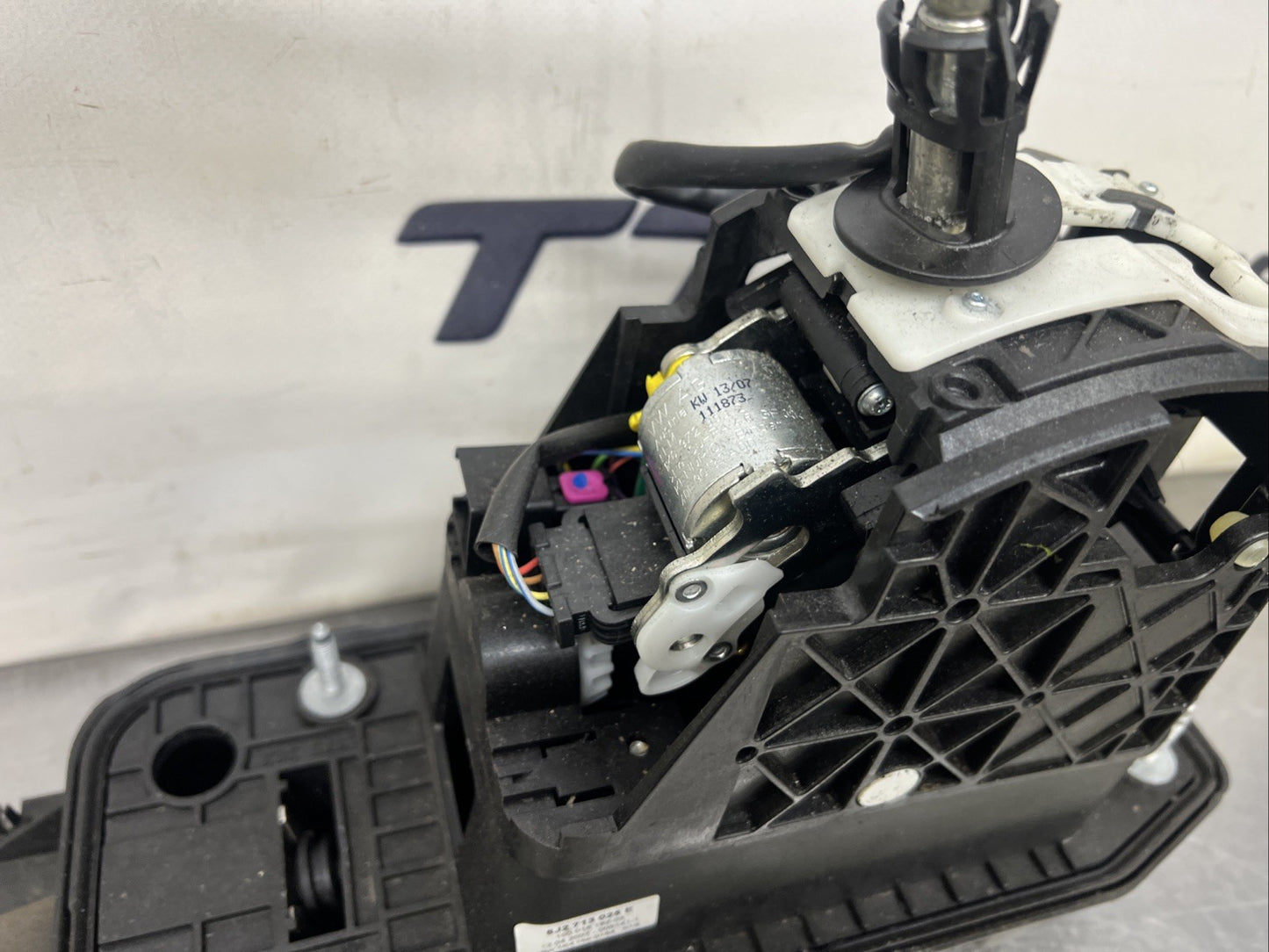AUDI TT 8J 06-09 3.2 TFSI Automatic Shift Selector & Linkage 8J2713025E