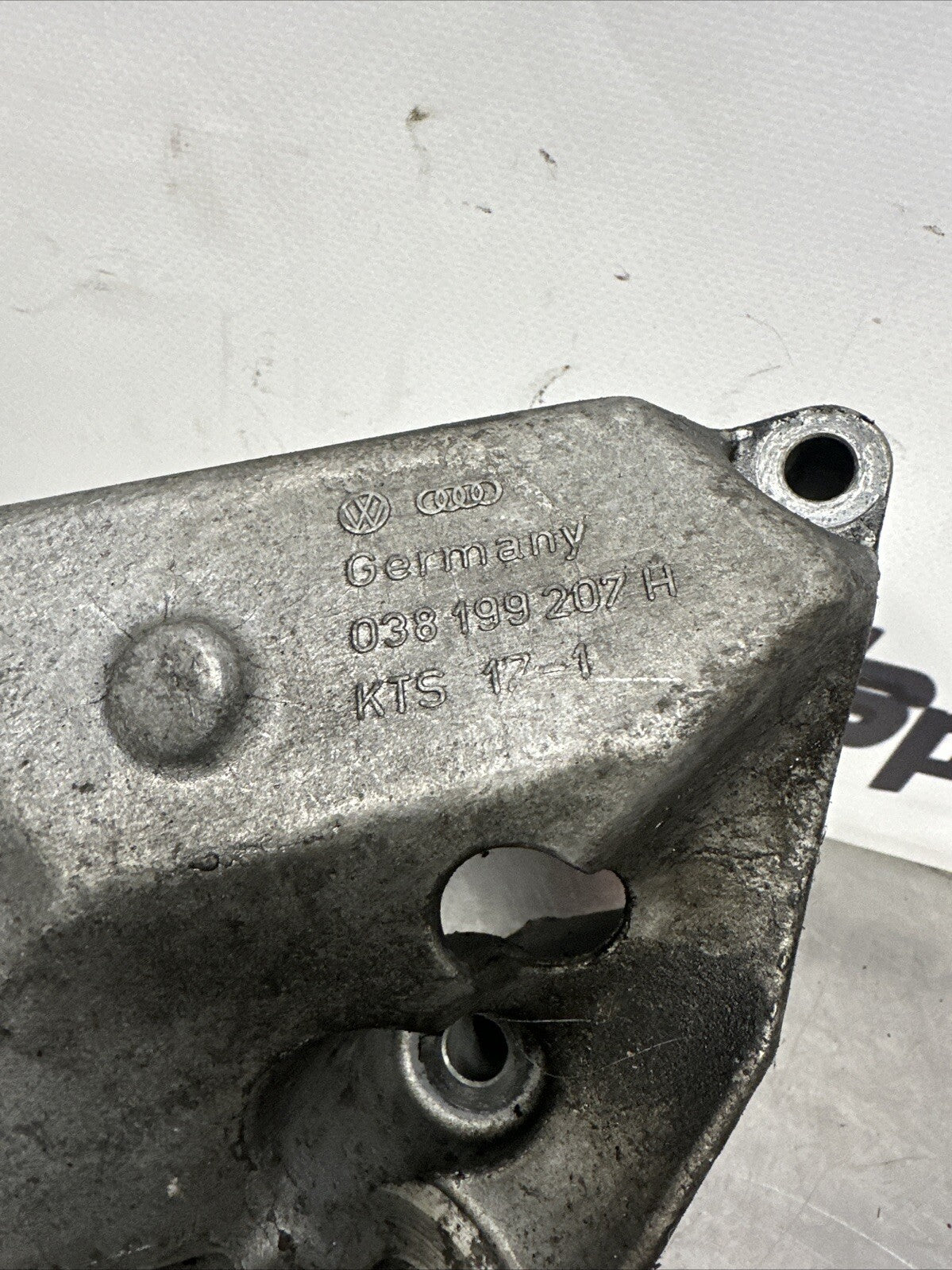 AUDI TT A3 S3 GOLF MK4 ENGINE MOUNT BRACKET O/S RIGHT 038199207H