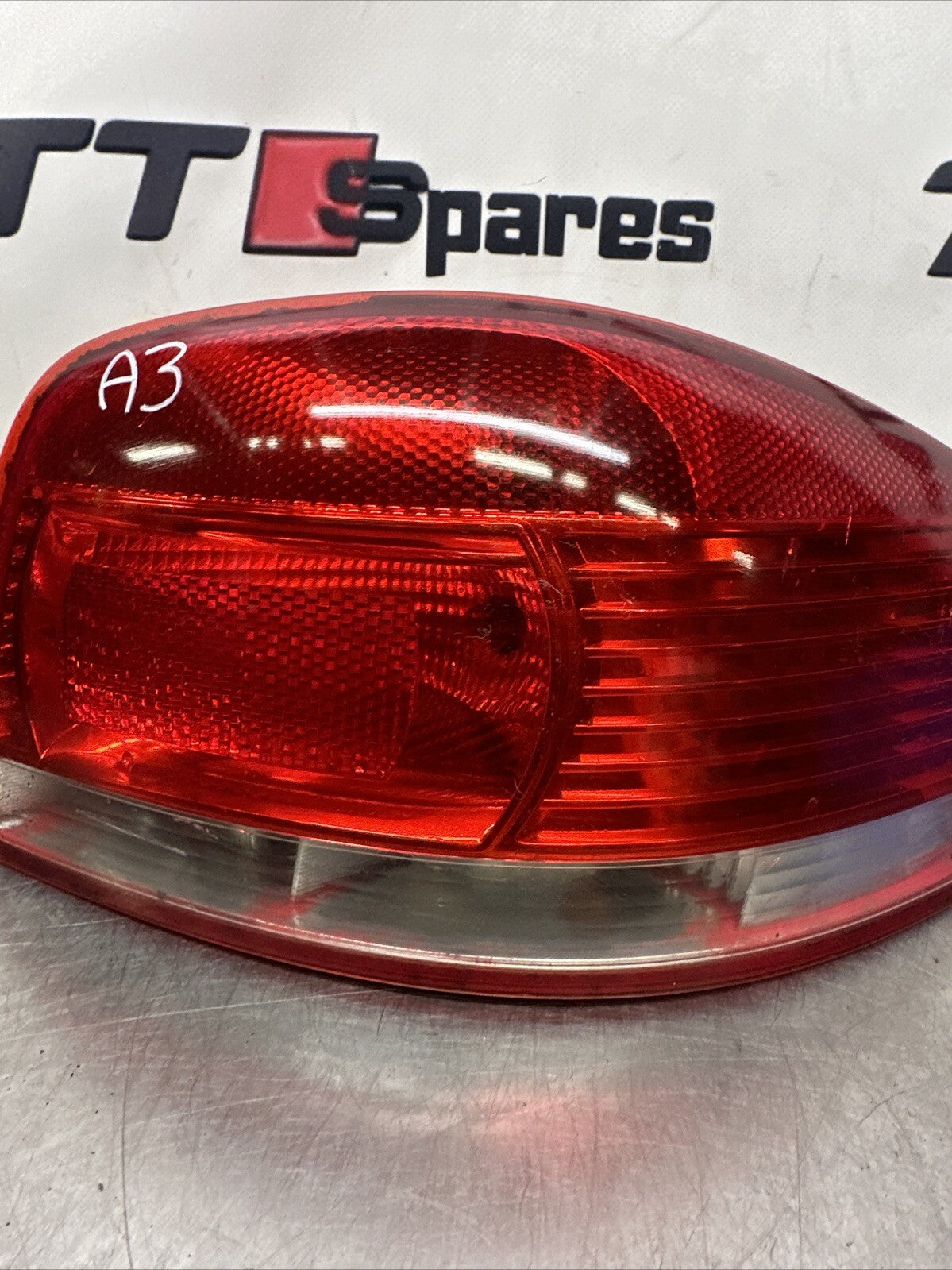 2004 AUDI A3 DRIVER REAR RIGHT SIDE TAIL LIGHT 8P0945096A