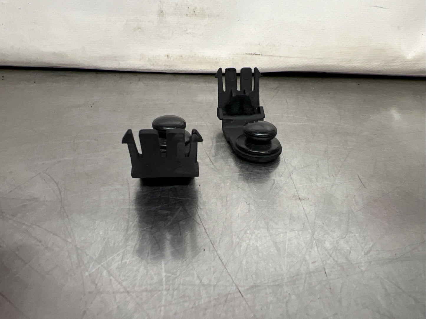 Genuine Audi TT Mk1 Rear Parcel Shelf SIDE CLIP S ONLY X1*98-06*VGC