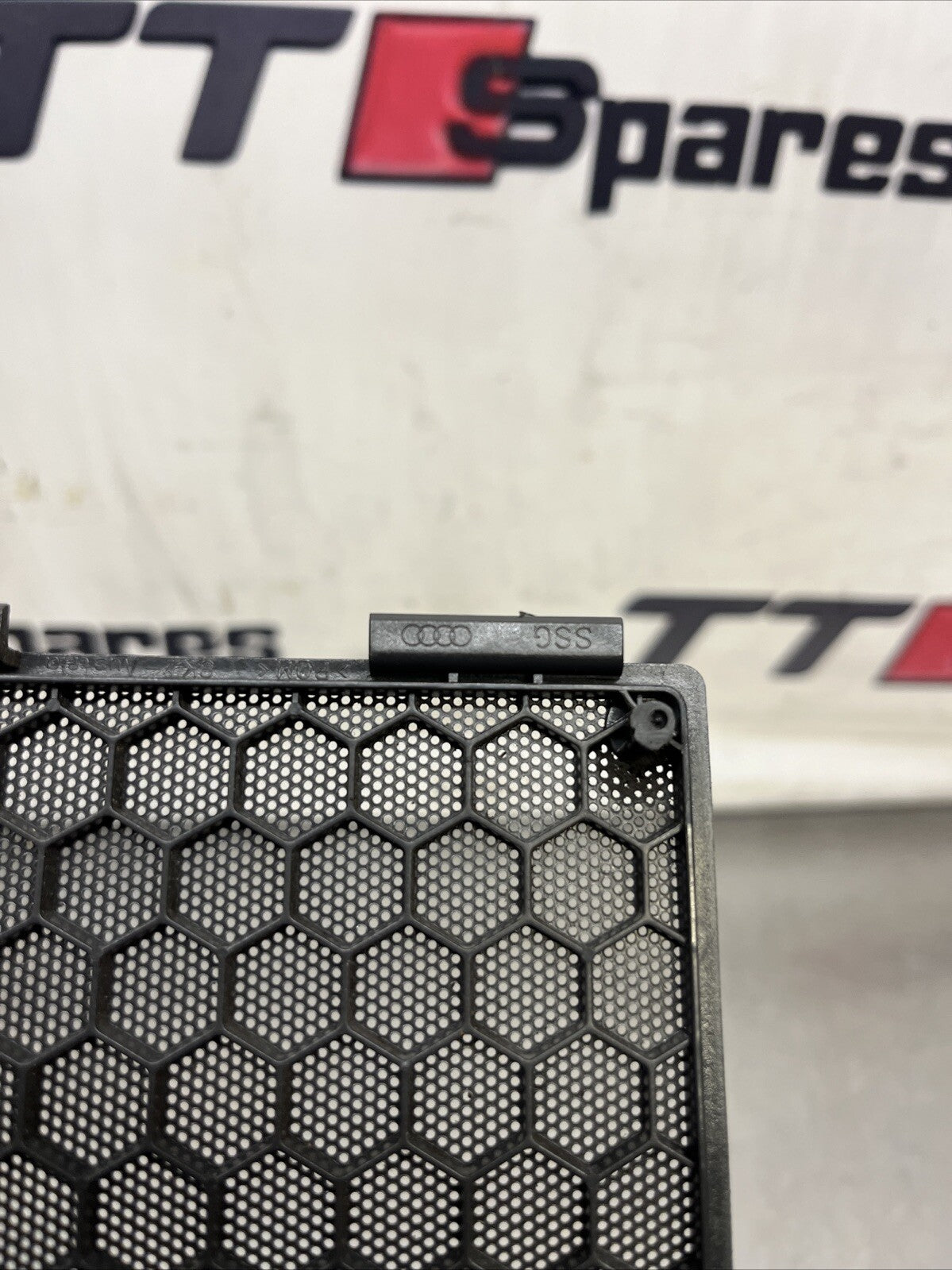 Audi TT 8N MK1 Right Offside O/s Bose Speaker Grill Cover 8N0035420A BLACK