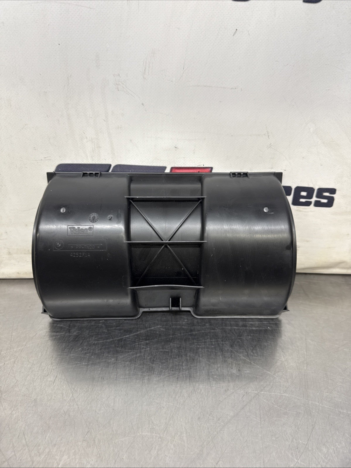 L322 Range Rover 02-12 - Blower Motor Trim / Blower Motor COVER / 4252F1A VALEO