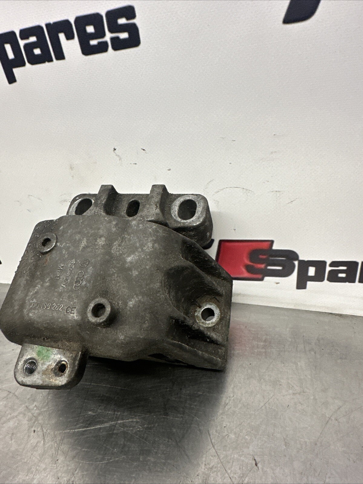 Original Audi TT 8N engine / transmission bearing holder 1J0199262CE
