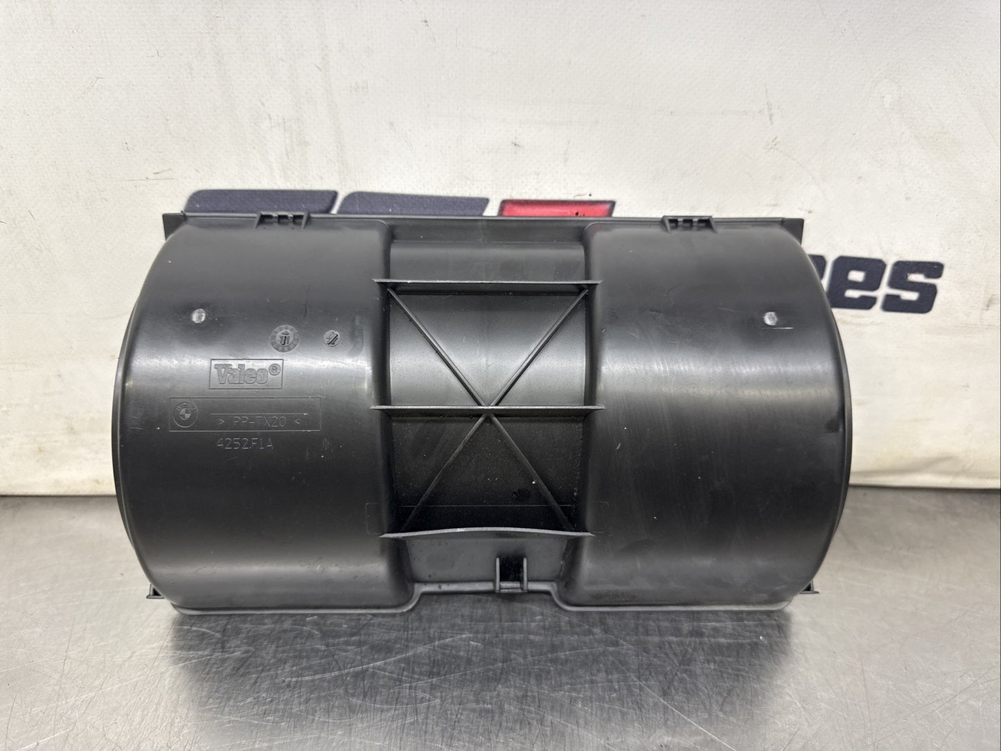 L322 Range Rover 02-12 - Blower Motor Trim / Blower Motor COVER / 4252F1A VALEO