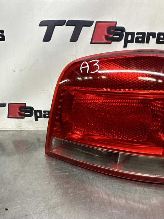 2004 AUDI A3 DRIVER REAR RIGHT SIDE TAIL LIGHT 8P0945096A