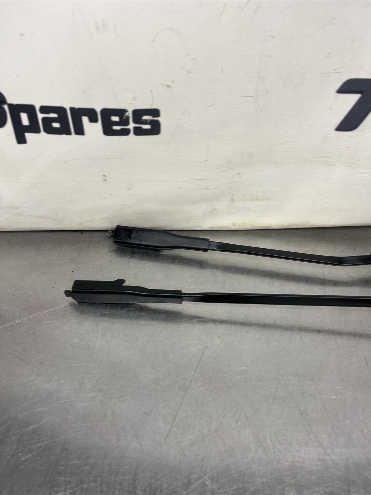 Audi TT 8J Mk2 Pair of Windscreen Wiper Arms 8J2955408B