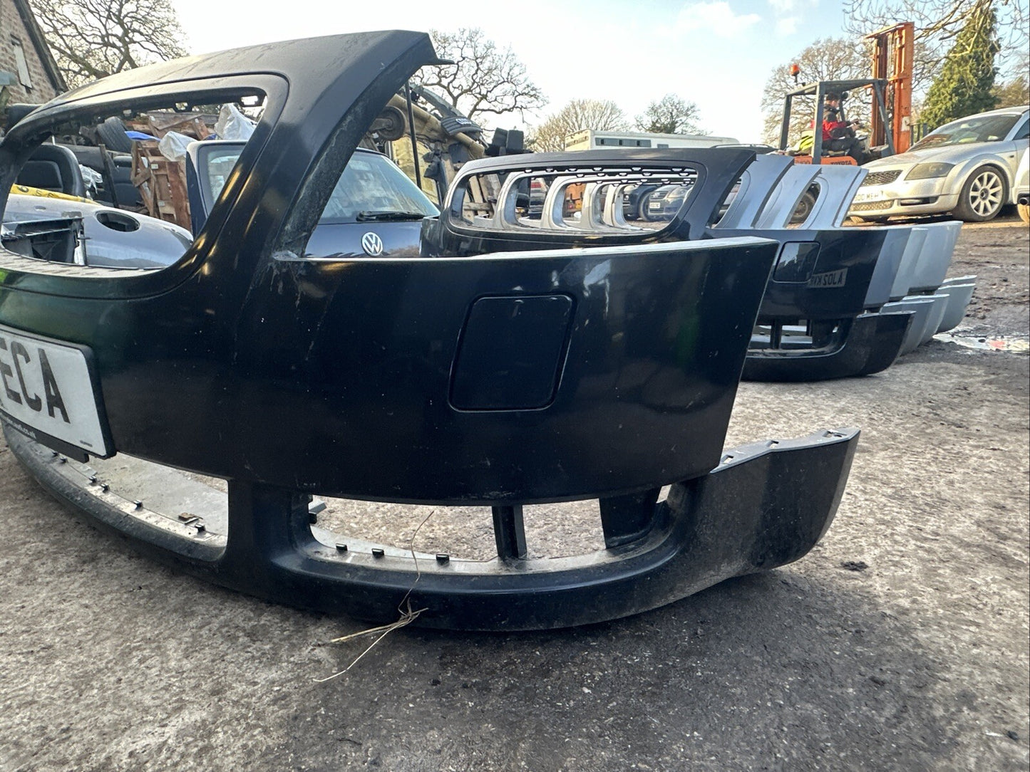 AUDI TT 8N 225 FRONT BUMPER BLACK NO WASHER JETS NO GRILLS