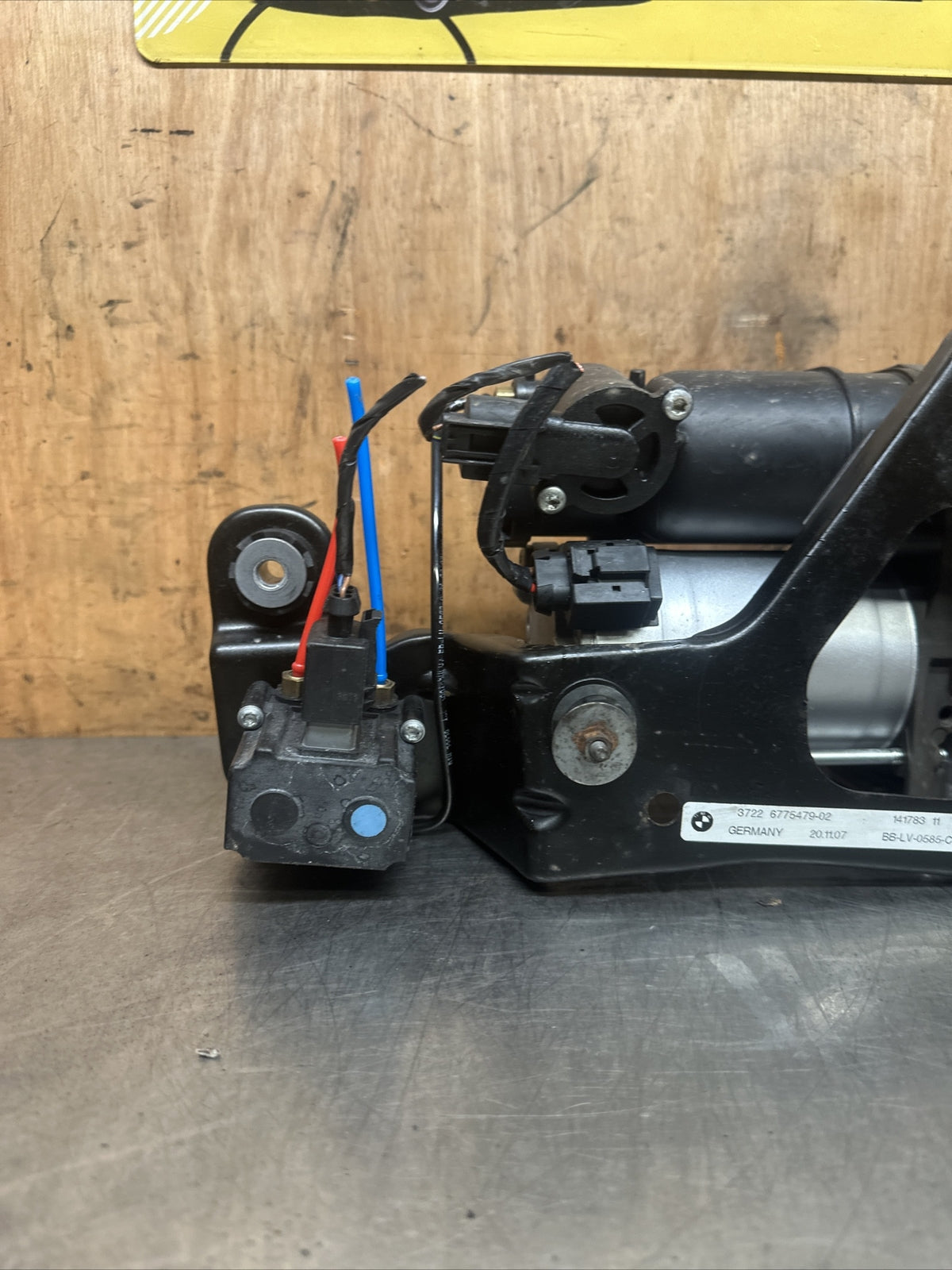 BMW EX5 E70 AIR RIDE SUSPENSION PUMP MODULE COMPRESSOR  6775479-02  6775479-02